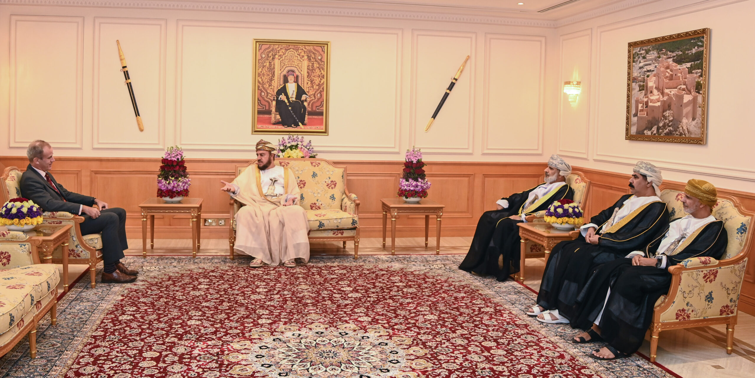 نيابة عن جلالة السلطان: سمو السيد أسعد يودع سفيرين