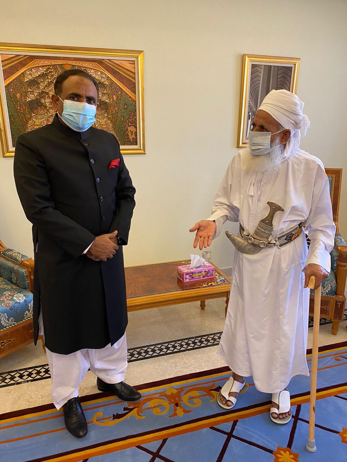 بالصور: السفير الباكستاني يزور سماحة الشيخ الخليلي