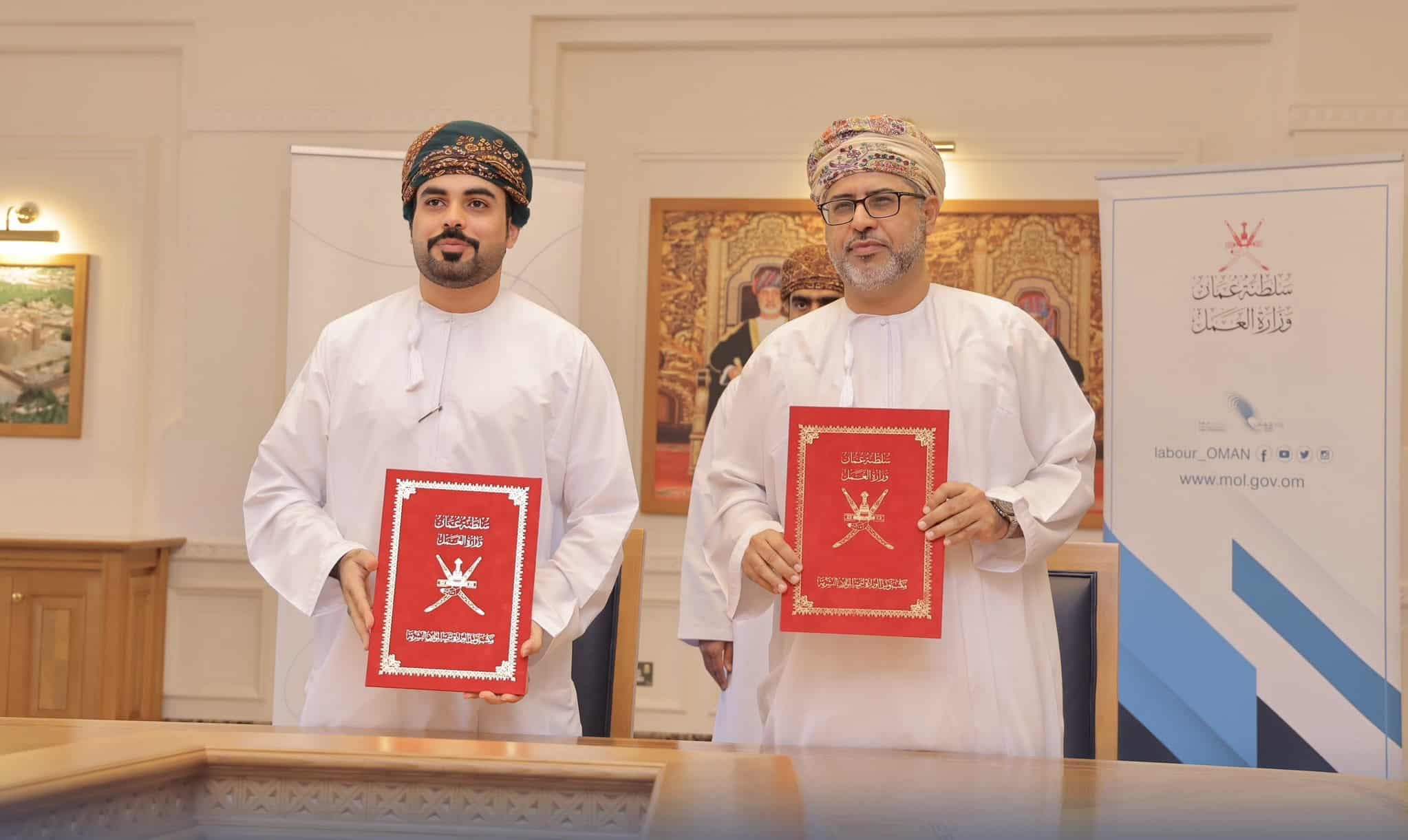 “العمل” توقع برنامج تعاون لتوظيف عدد من الباحثين عن عمل