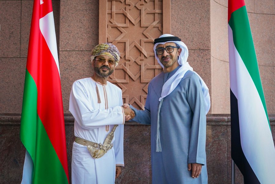 في اجتماع بأبوظبي: تأكيد عماني إماراتي على العمل الخليجي المشترك