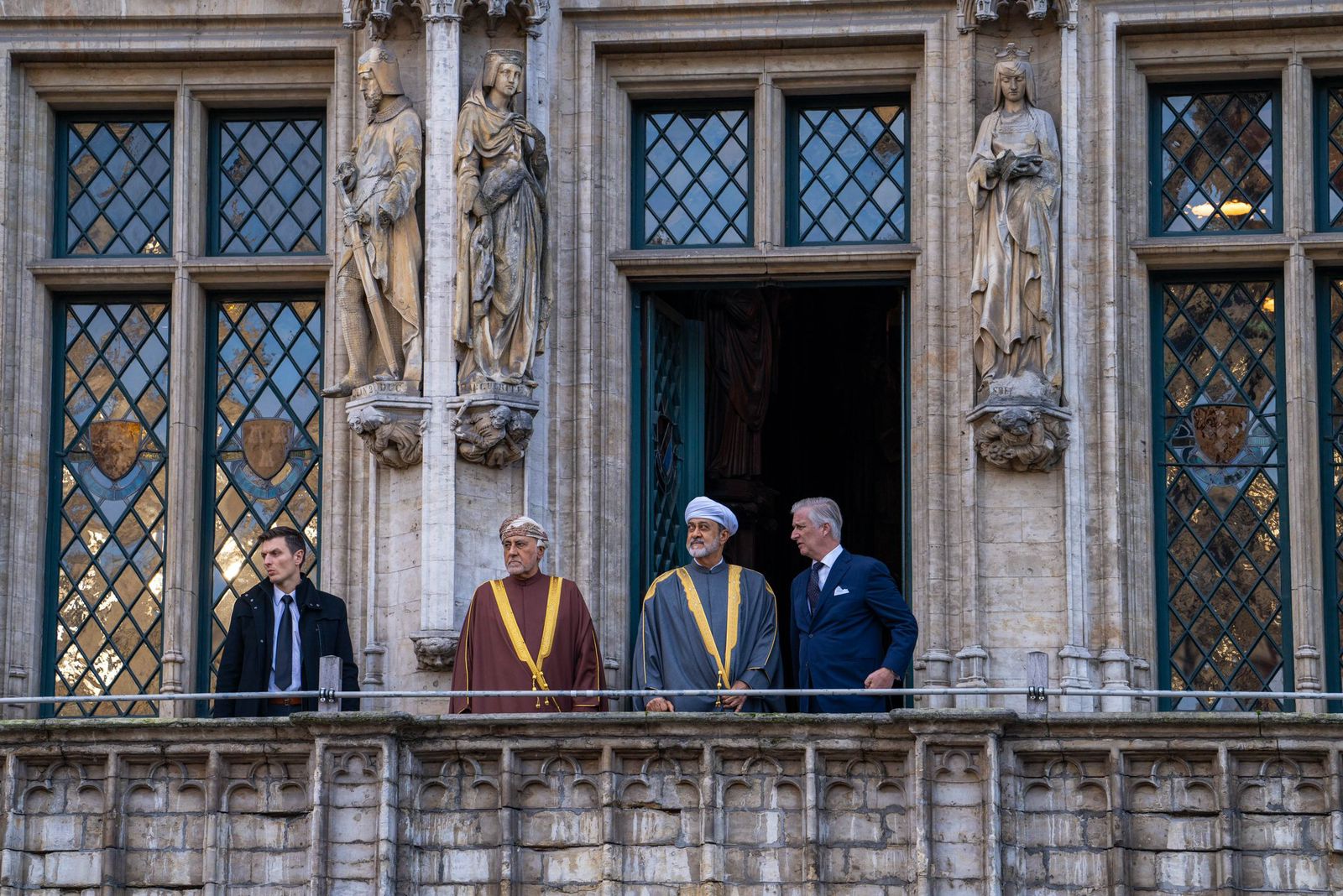 بالصور: جلالة السلطان يزور قاعة مدينة ⁧‫بروكسل