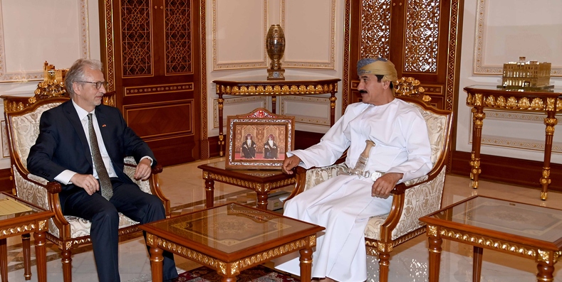 وزير المكتب السلطاني يستقبل السفير الألماني