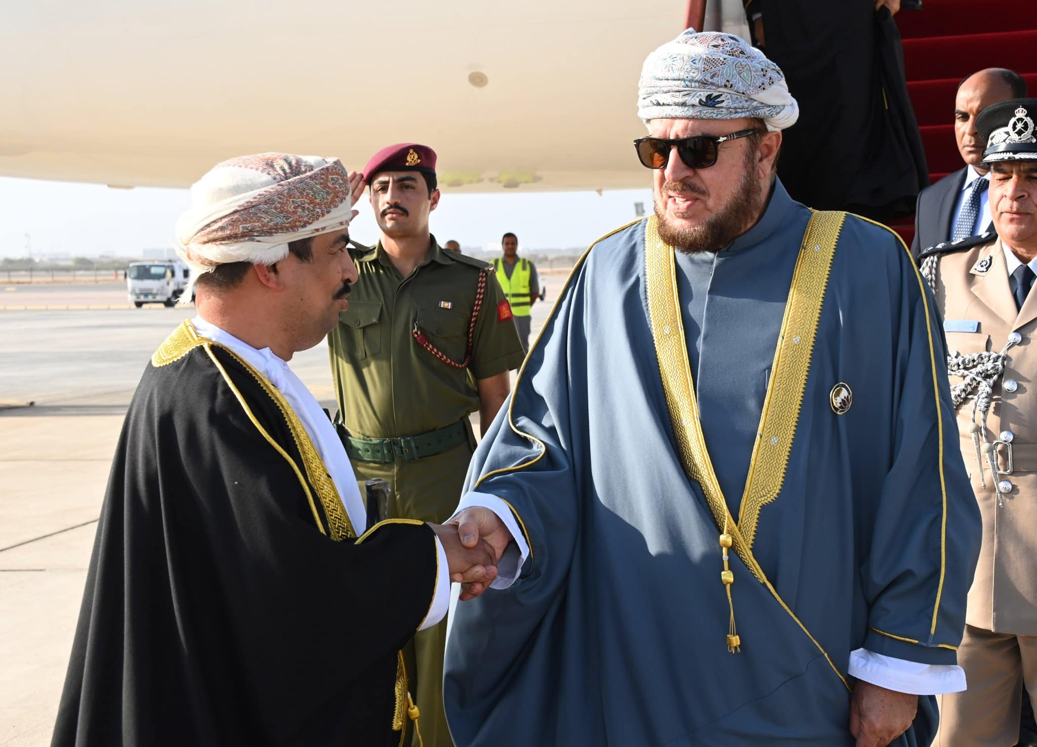 سمو السيد أسعد يعود للبلاد