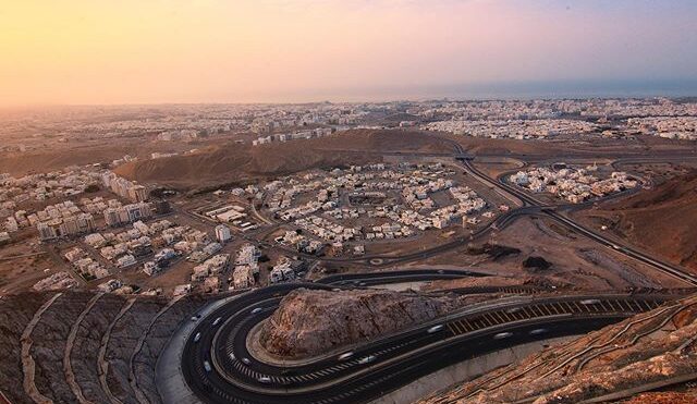 بعد انهيار جبلي في العامرات.. إصدار توضيح