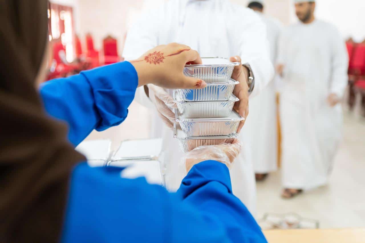 تلاحم وتراحم: طلاب يوفرون أكثر من 300 وجبة إفطار يوميًا للطلبة المعسرين