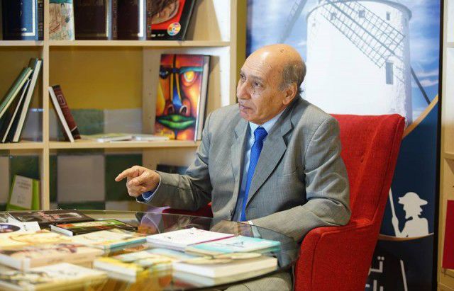 قامات مضيئة عبر “أثير”: الروائي الأستاذ أبوبكر العيادي