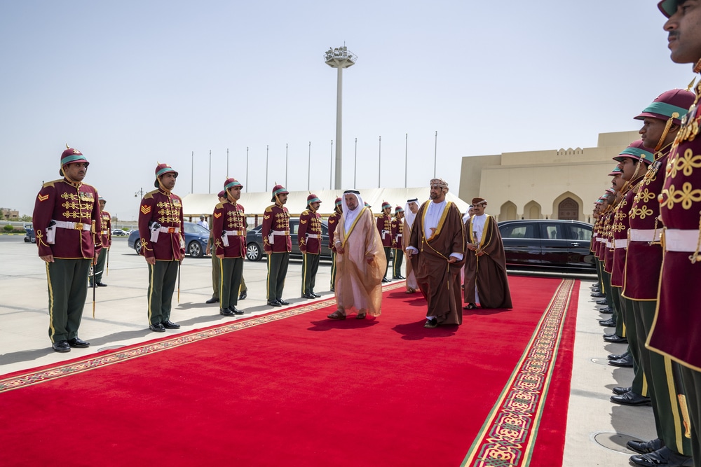 حاكم الشارقة يختتم زيارته الرسمية لسلطنة عمان