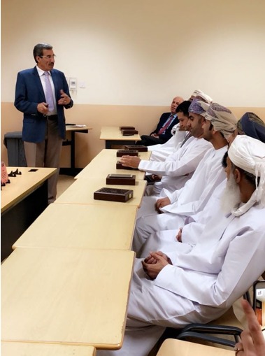 عبر أكثر من 5 أسئلة: أستاذ أردني يصف علاقته بالعمانيين أثناء عمله معهم