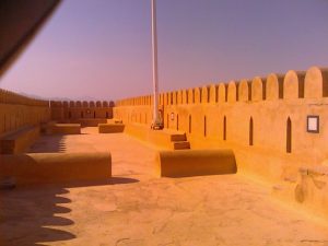 كيف أثّر تطور التسليح الحربي على عمارة الأبنية الدفاعية في السلطنة