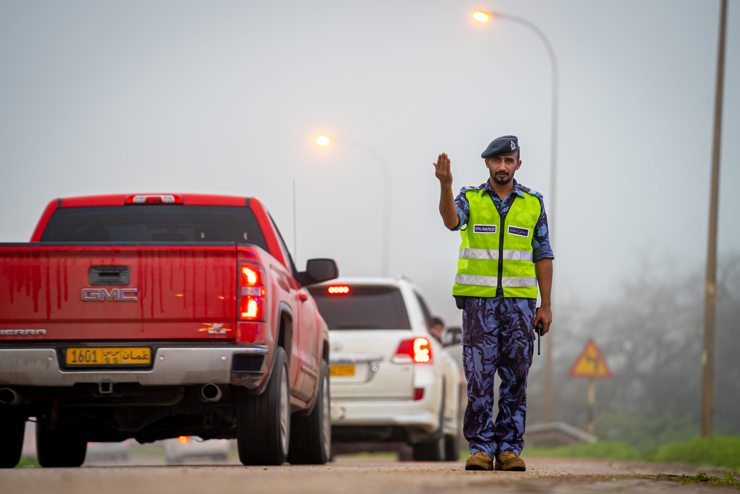 تشكيلات شرطة عمان السلطانية.. جهود متكاملة لخدمة زوار خريف ظفار