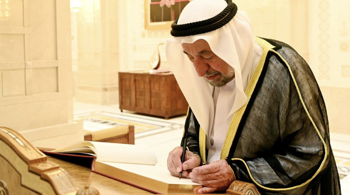 بالصور: حاكم الشارقة يزور الجامع الأكبر ويشهد عرضًا موسيقيًّا في دار الأوبرا السلطانية