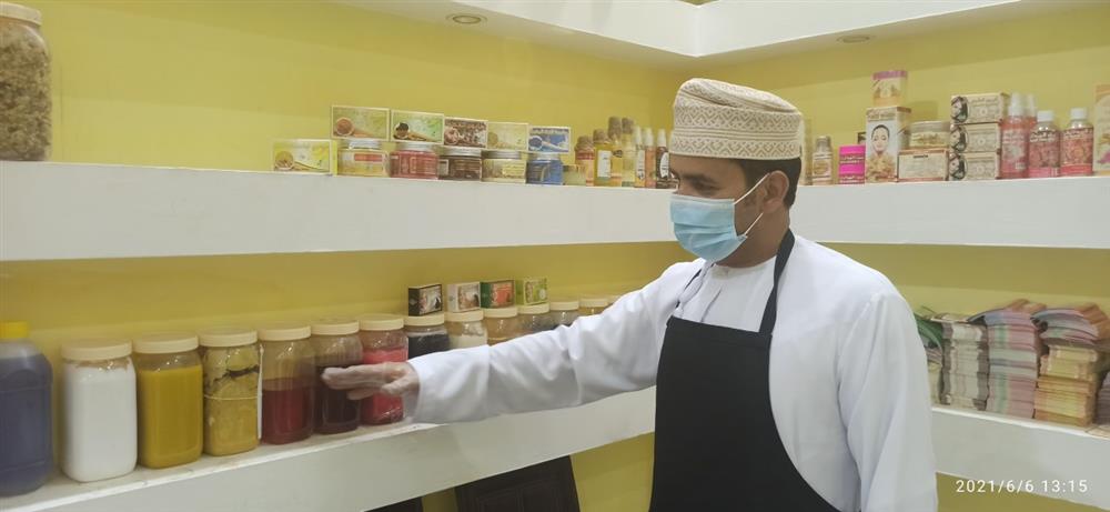 من بائع متجول إلى مالك لمصنع للعطور