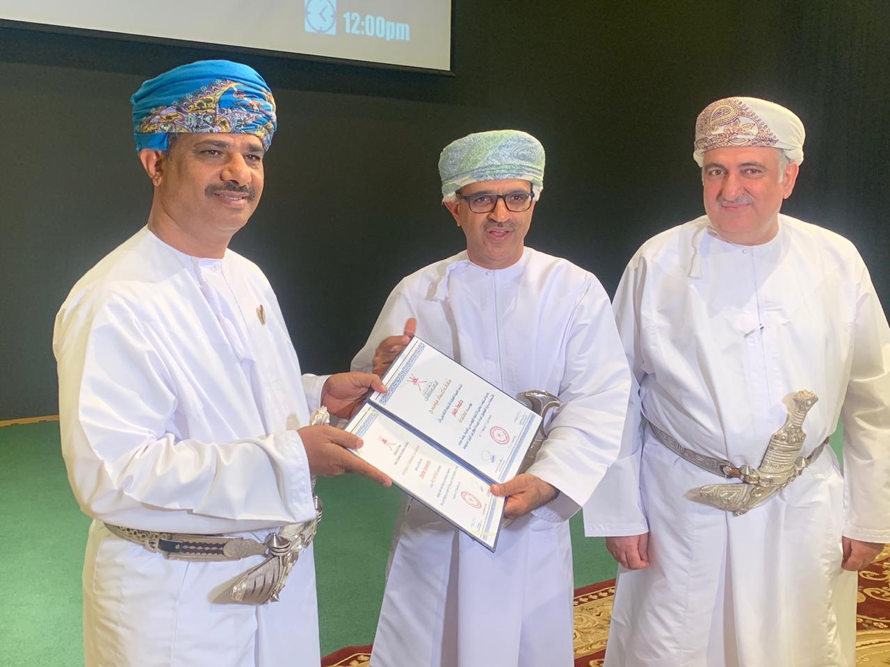 جامعة ظفار أول جامعة بالسلطنة تحصل على الاعتماد المؤسسي