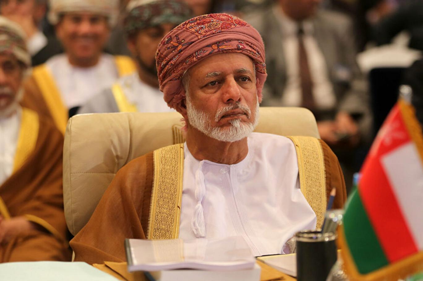 منح يوسف بن علوي أعلى وسام ياباني