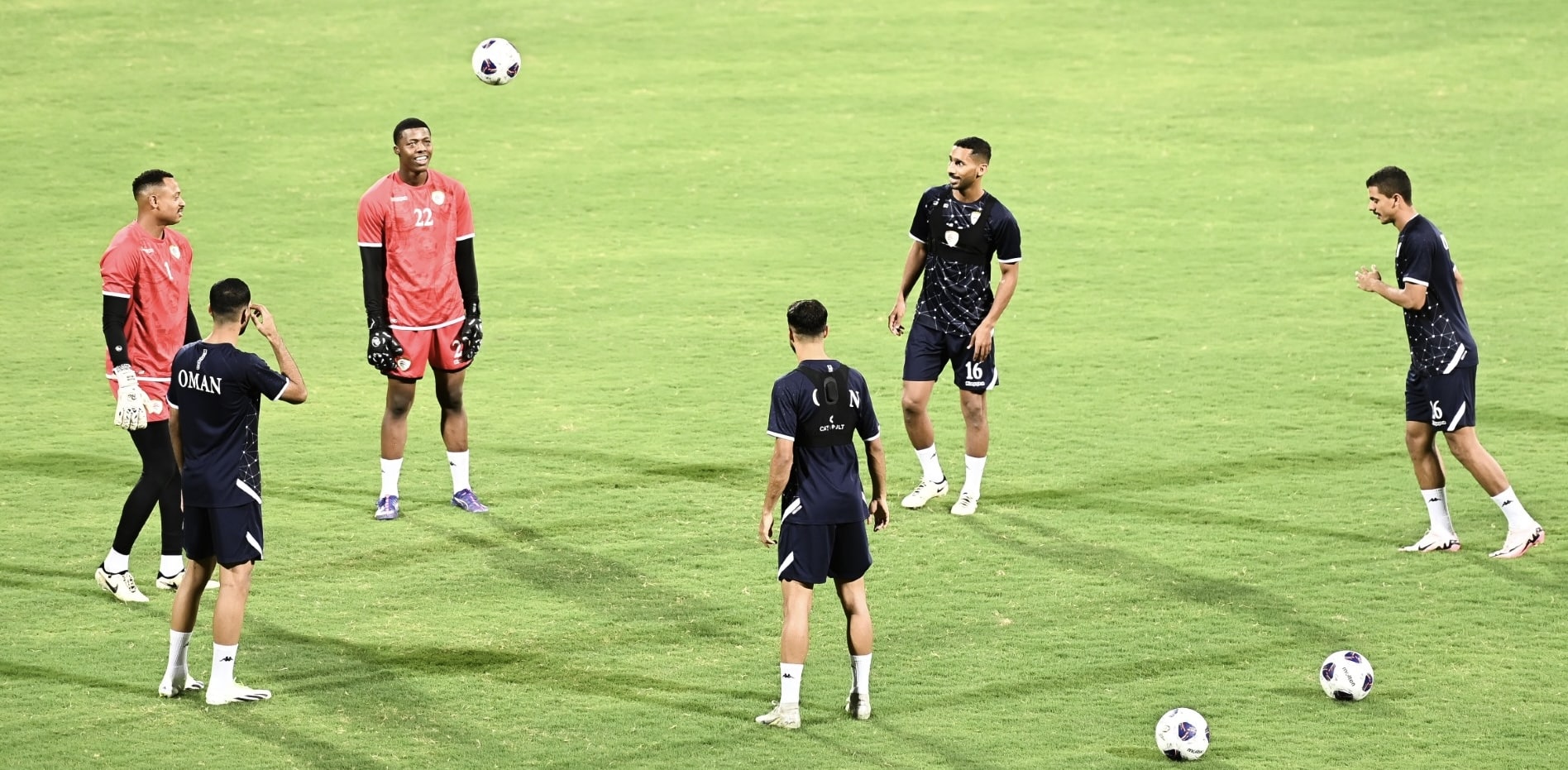 الأحمر العماني ينهي استعدادته لمواجهة منتخب العراق