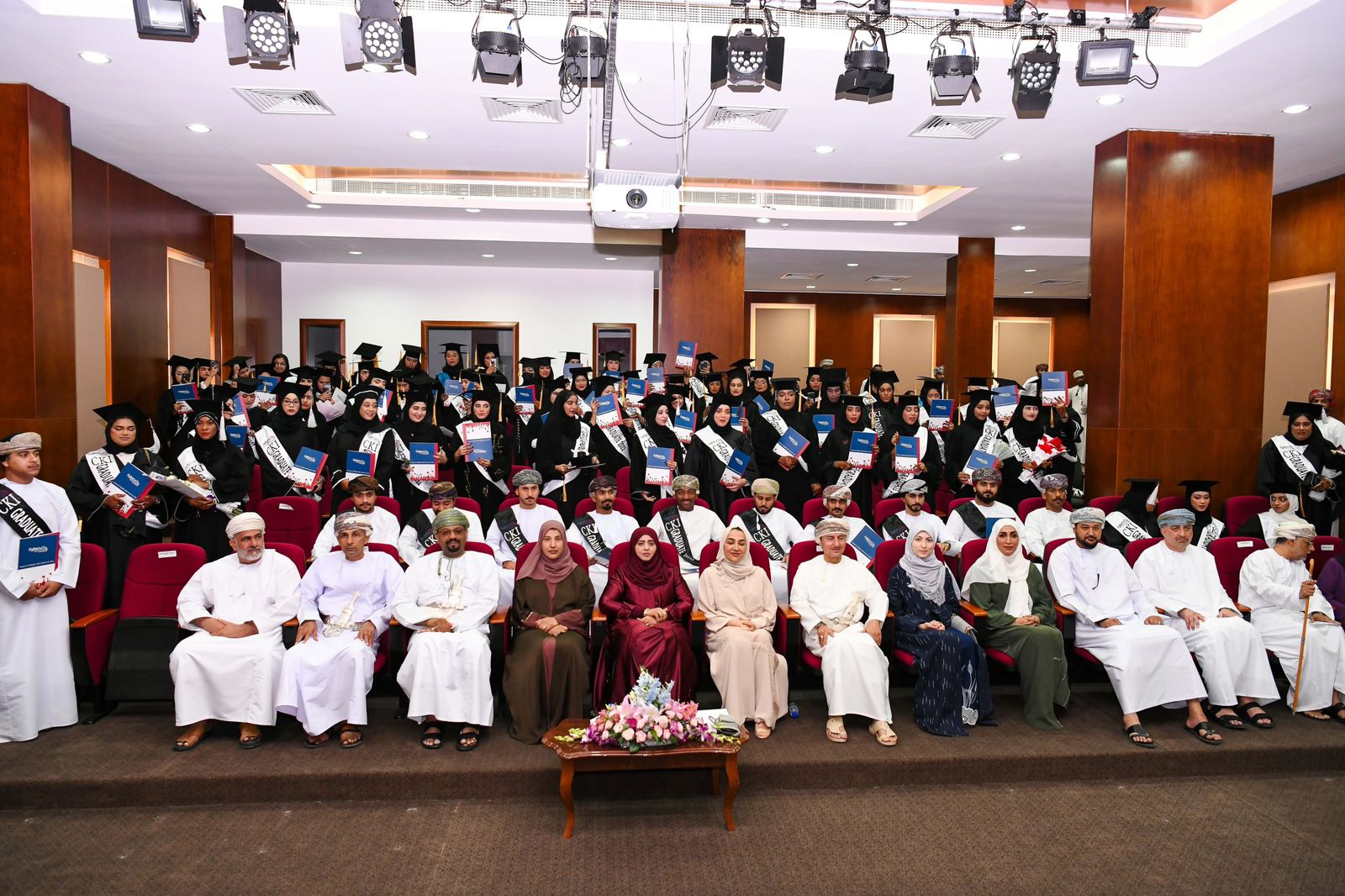 دار العطاء تحتفي بتخريج 95 خريجًا وخريجة