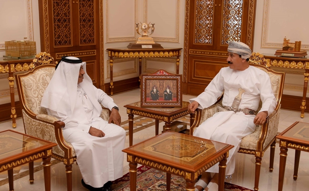 وزير المكتب السُّلطاني يستقبل السفير القطري