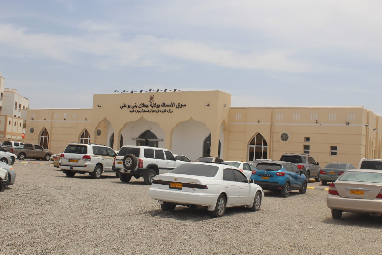 بدء التشغيل التجريبي لسوق الأسماك بجعلان بني بوعلي