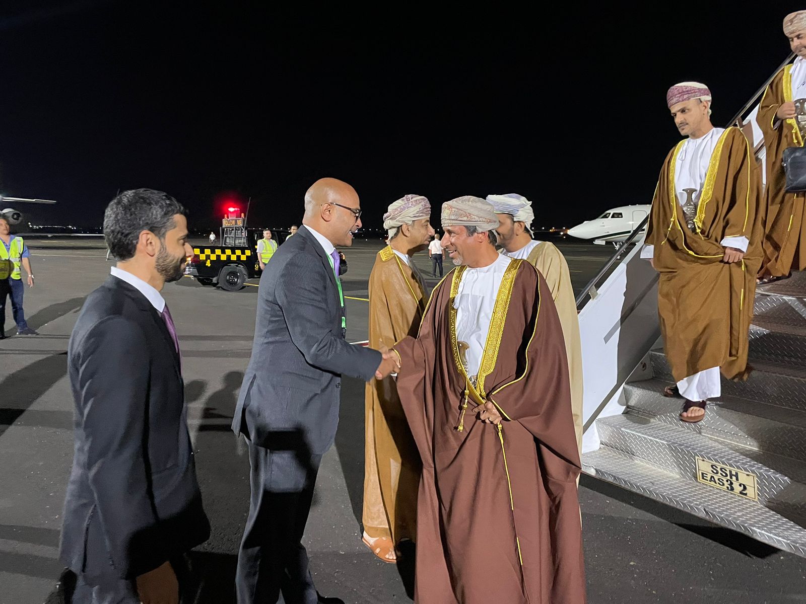 بالصور: الوفد العماني المشارك في مؤتمر المناخ يصل شرم الشيخ