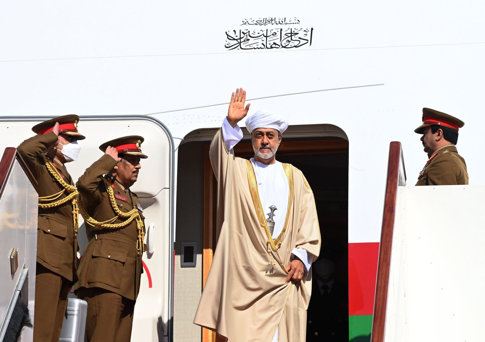 جلالة السلطان يصل قطر