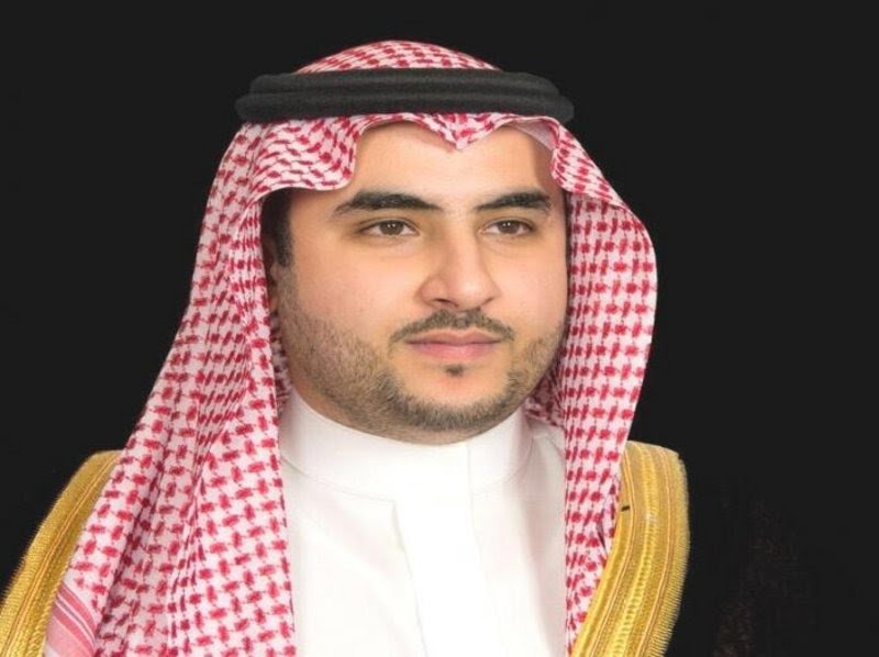 خالد بن سلمان يغادر السلطنة