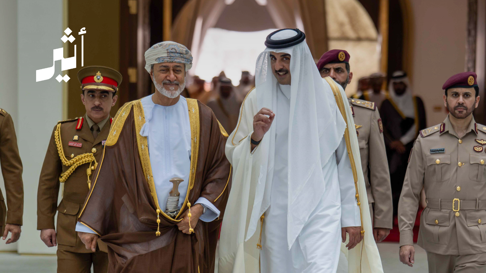 جلالة السلطان يبحث مع أمير قطر العلاقات الثنائية
