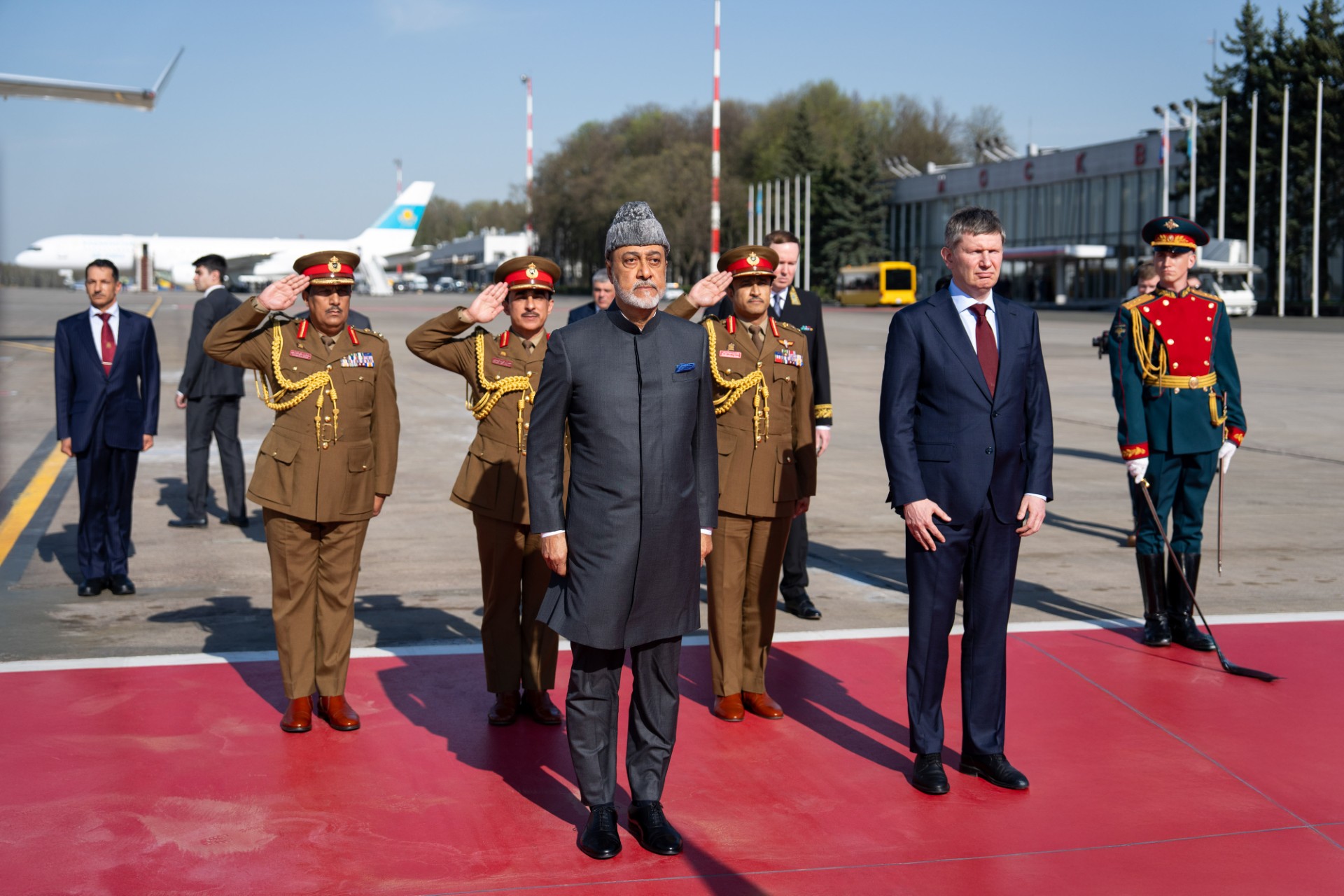 بالصور والفيديو: ملخص الزيارة التاريخية لجلالة السلطان إلى روسيا من المغادرة حتى العودة 