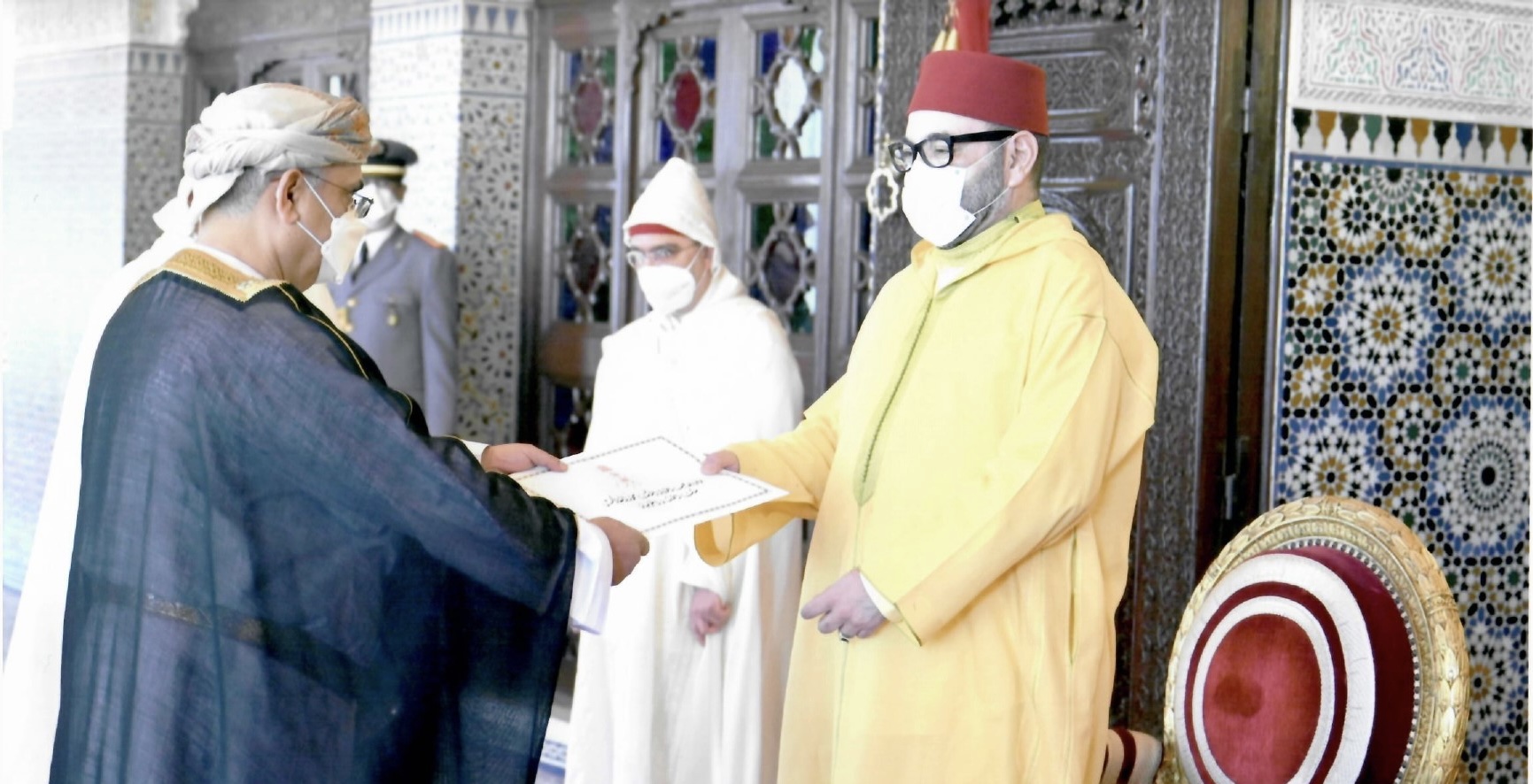 تحيات من جلالة السلطان لملك المغرب