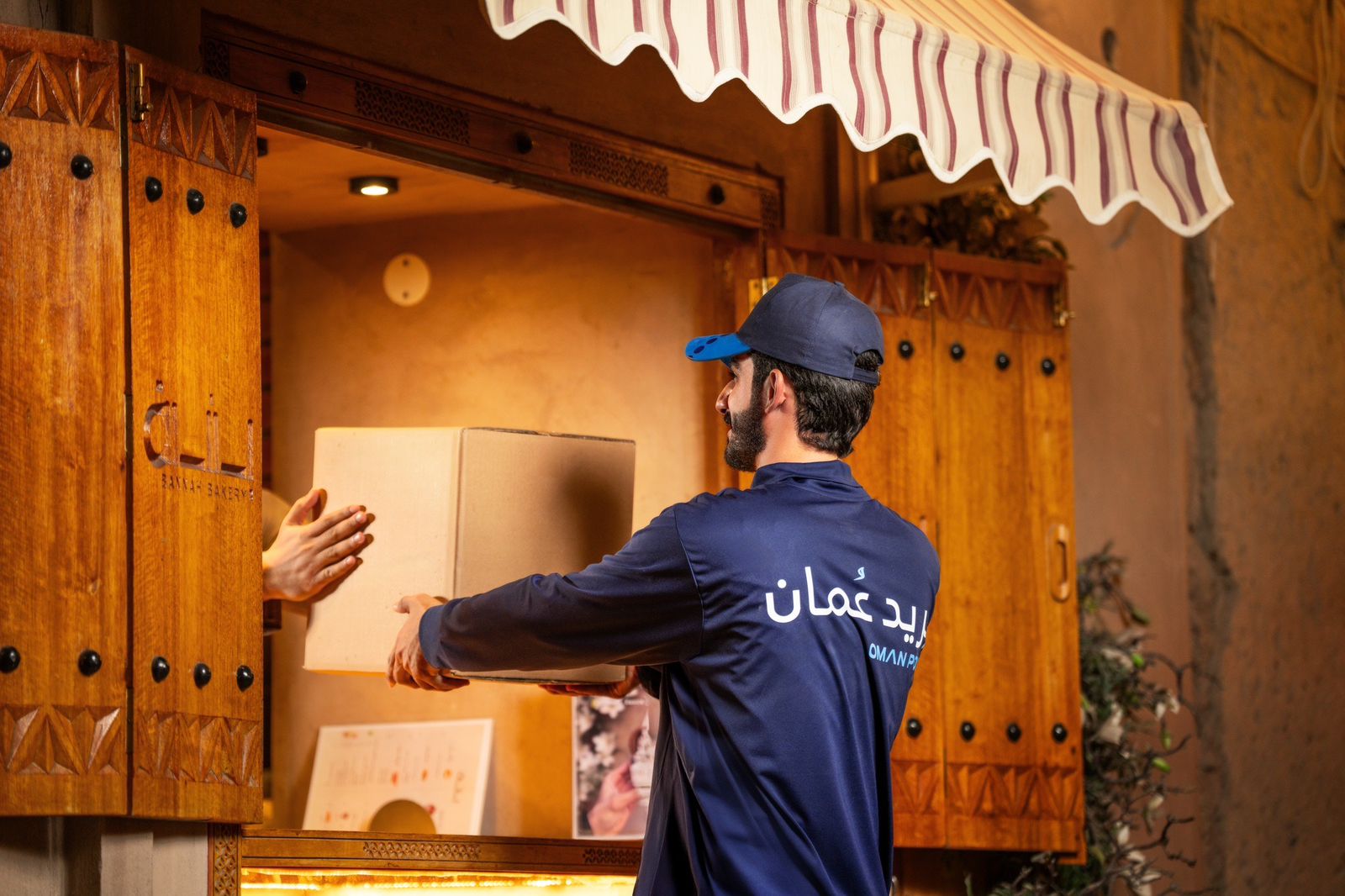 بريد عُمان.. الحل الآمن والسريع لشحن الطرود للأفراد والشركات محليًا وعالميًا