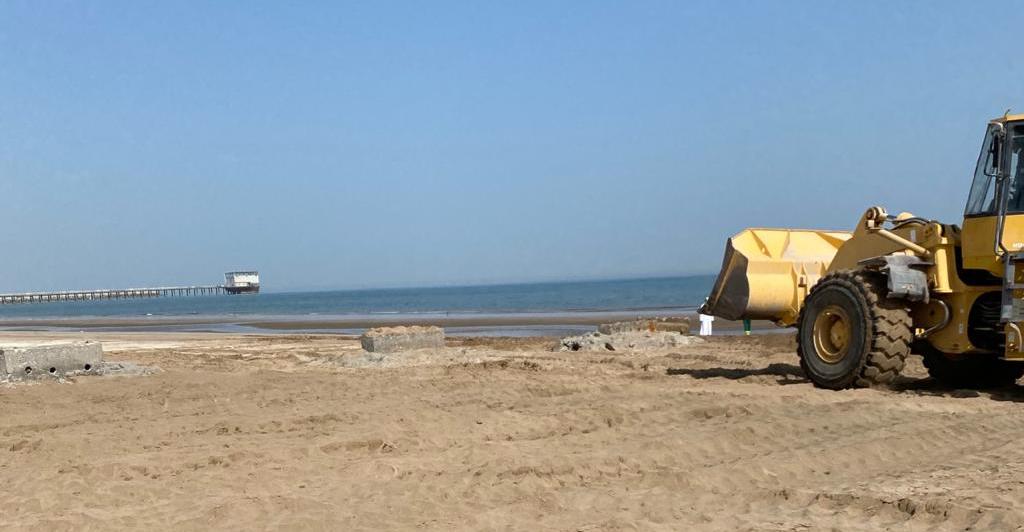 بتدخل من جهاز الرقابة: إزالة حيازة على شاطئ في مسقط