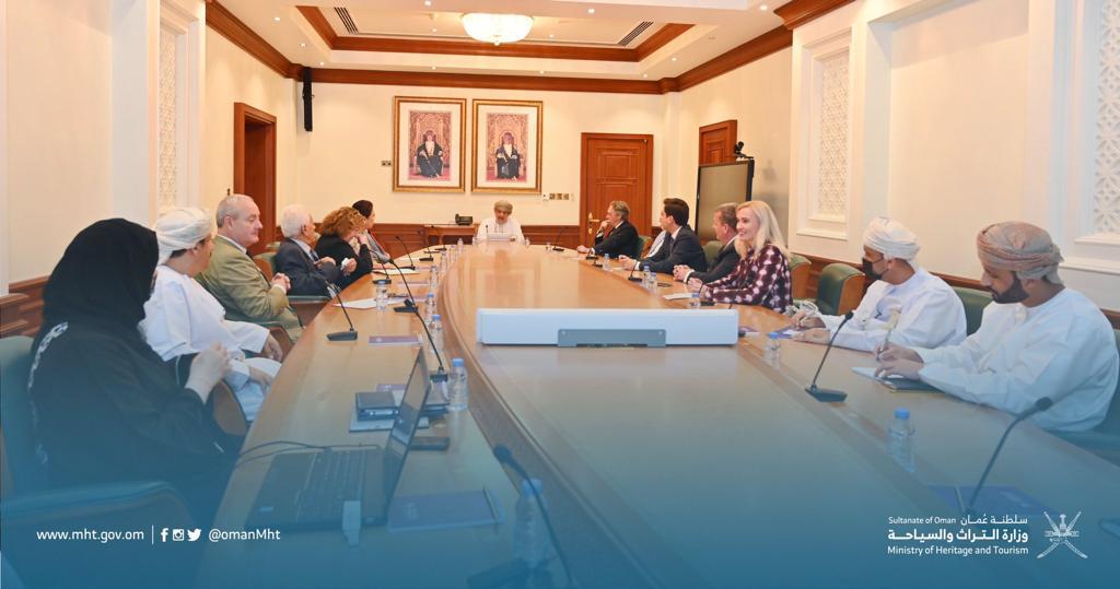 وزير التراث والسياحة يستعرض الفرص الاستثمارية مع قناصل فخريين