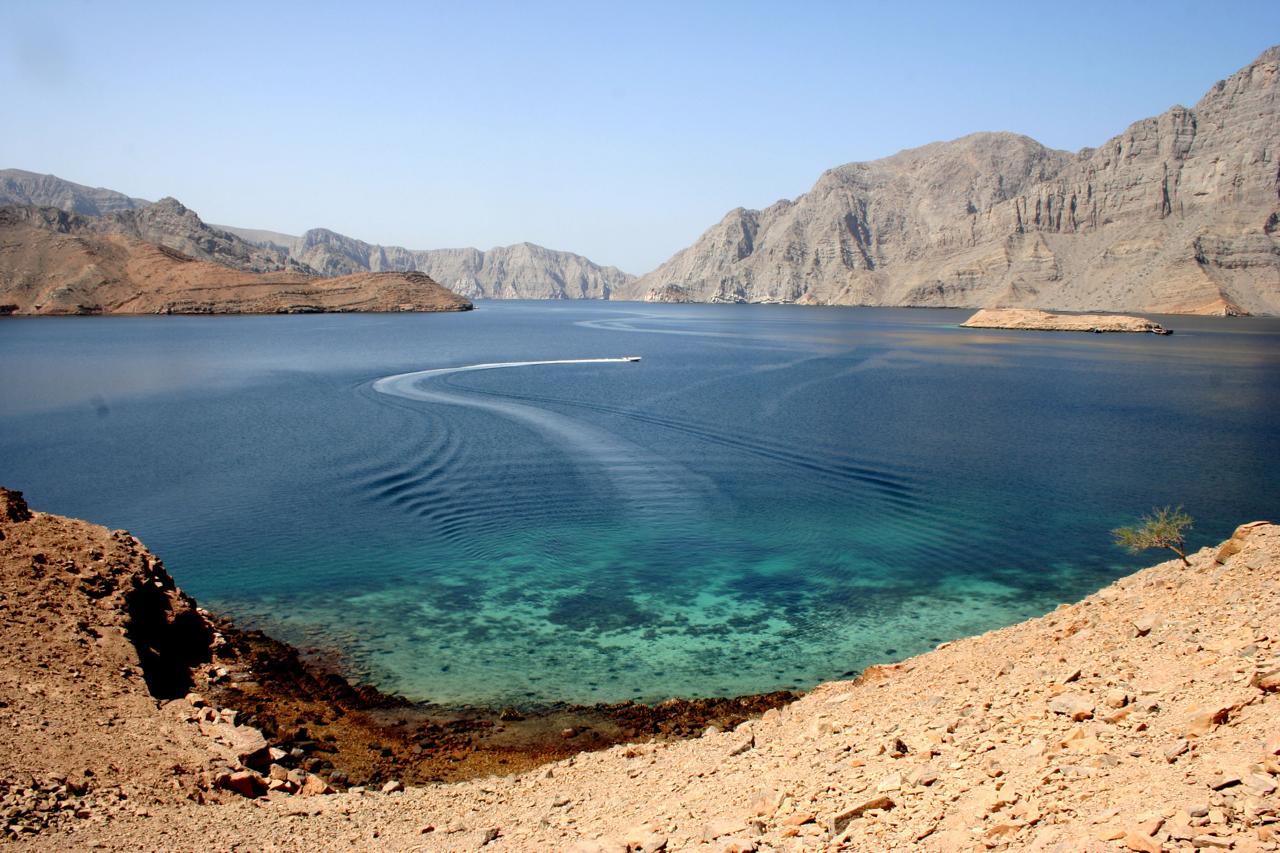 منها تطوير الواجهات البحرية، محافظ مسندم يوضح مستجدات المشروعات النوعية في المحافظة