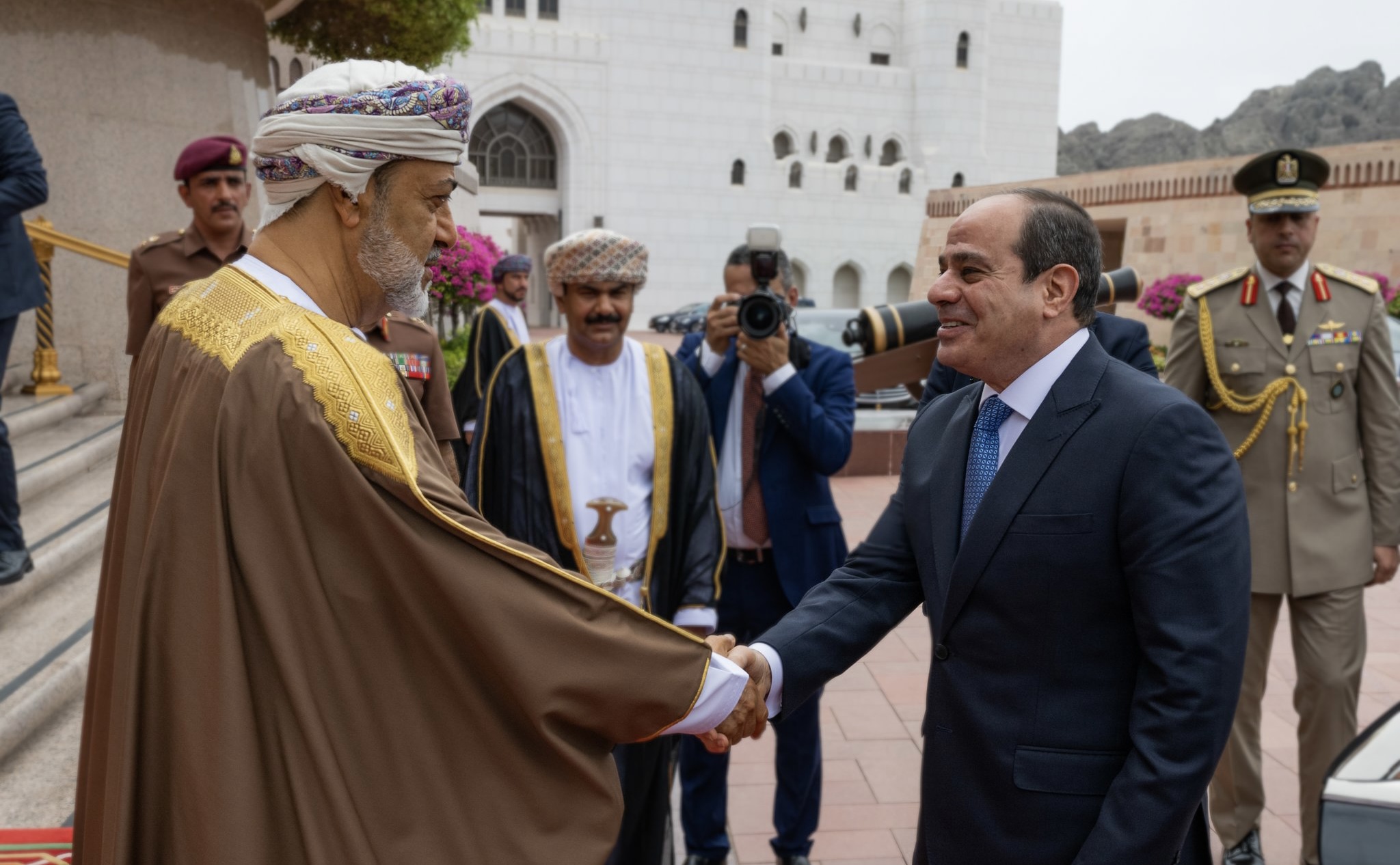 الرئيس المصري يختتم زيارته إلى سلطنة عمان