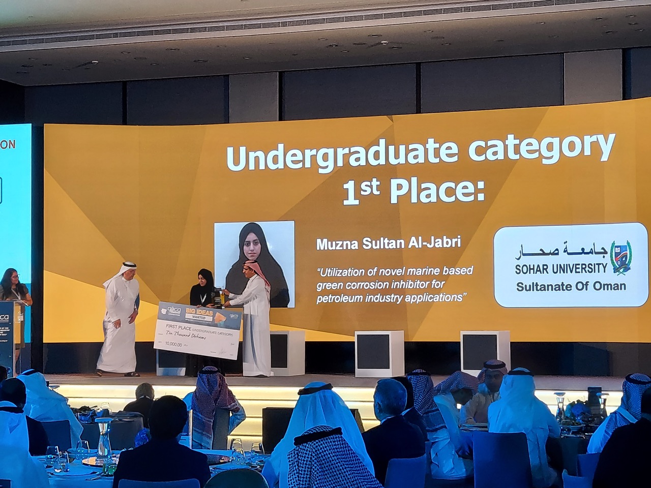 طالبة من جامعة صحار تفوز بالمركز الأول في مسابقة جبكا بدبي