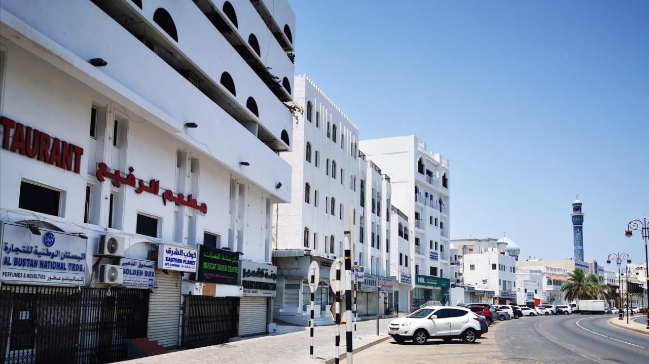 بالصور: التزام في الأسواق بقرارات اللجنة العليا