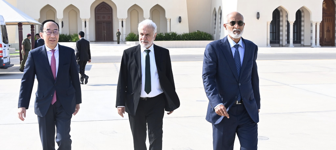 بتكليف من جلالة السلطان: المعشني يغادر إلى اليابان
