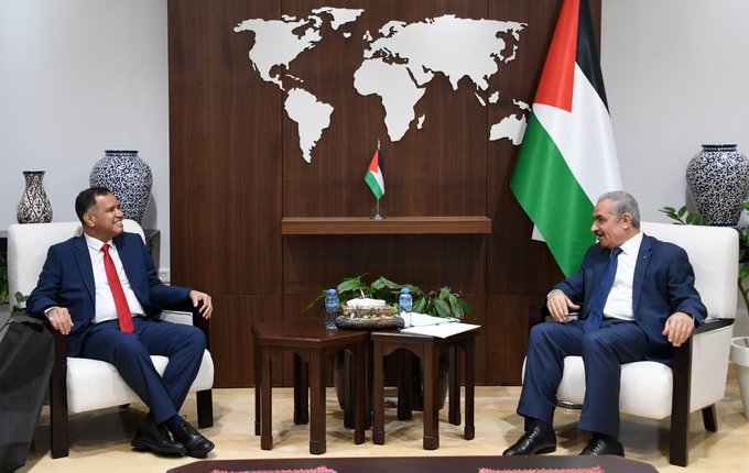 بحث تعزيز التعاون التجاري بين السلطنة وفلسطين
