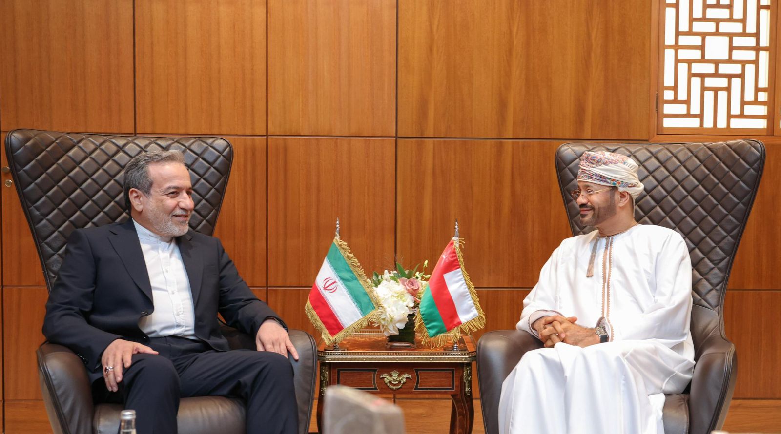 السيد بدر وعراقجي يناقشان قضايا إقليمية ودولية