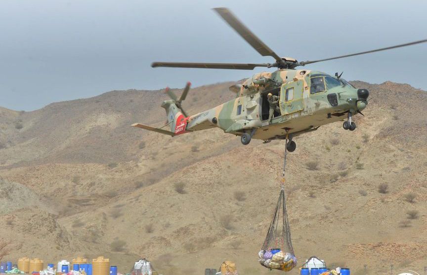 نقل مواد استهلاكية لقاطني منطقة جبلية