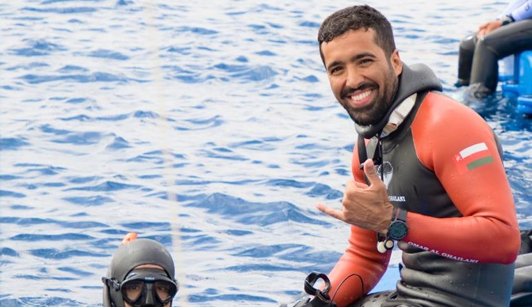 الغيلاني عينه على “الأول” في بطولة عالمية للغوص