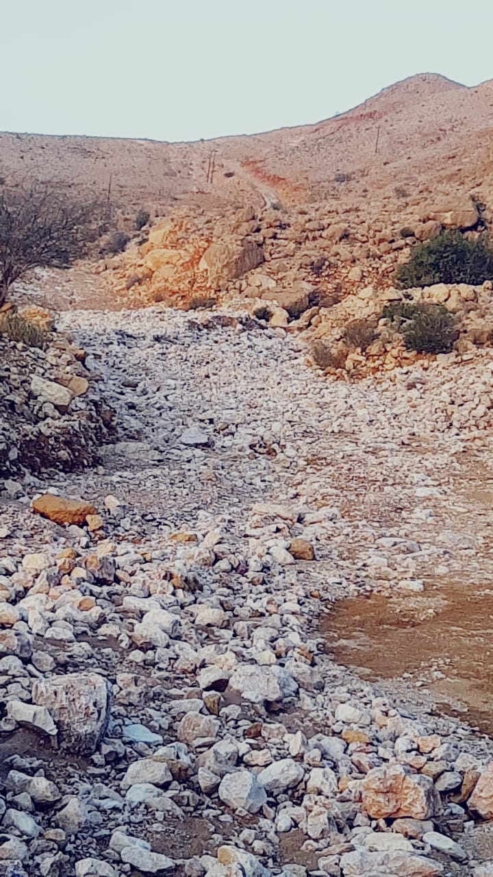 سيوصِل إلى كهف الجن وقرى باردة في الصيف: متى سيرى طريق “عمق الرباخ” النور؟