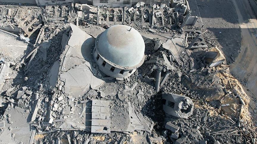 الإحتلال الإسرائيلي يدمر مساجد وكنائس غزة