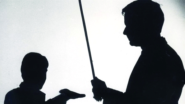 تعميم بمنع العقاب البدني في المدارس