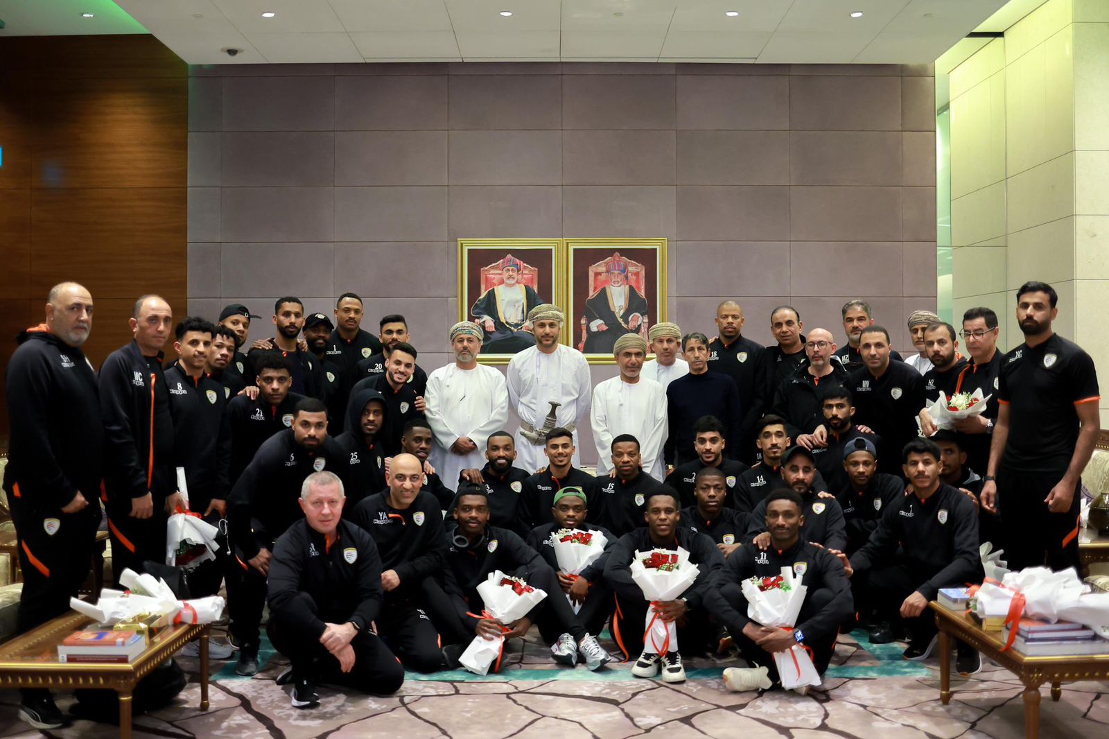 بالصور: منتخبنا الوطني يُستقبل في قاعة كبار الشخصيات بالمطار