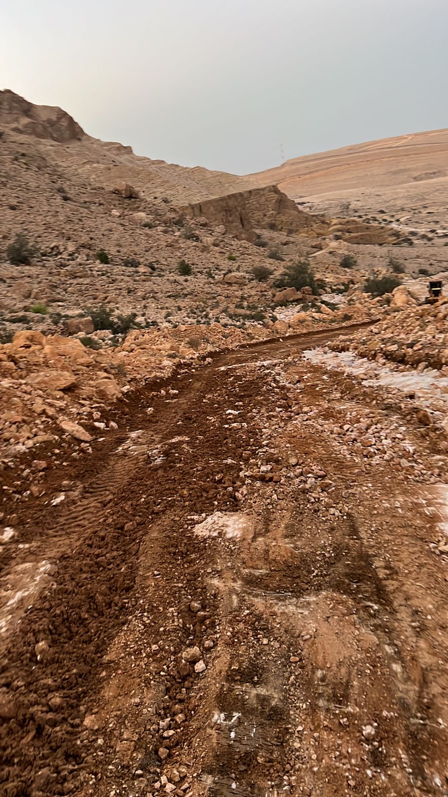 سيوصِل إلى كهف الجن وقرى باردة في الصيف: متى سيرى طريق “عمق الرباخ” النور؟