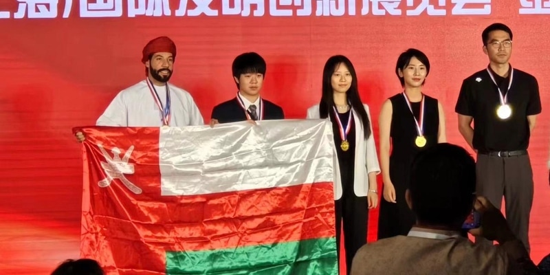 جائزة ذهبية دولية لمهندس عماني عن اختراع “مسعف”