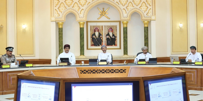 استعراض خطط تشغيل المترو والتاكسي البحري في مسقط