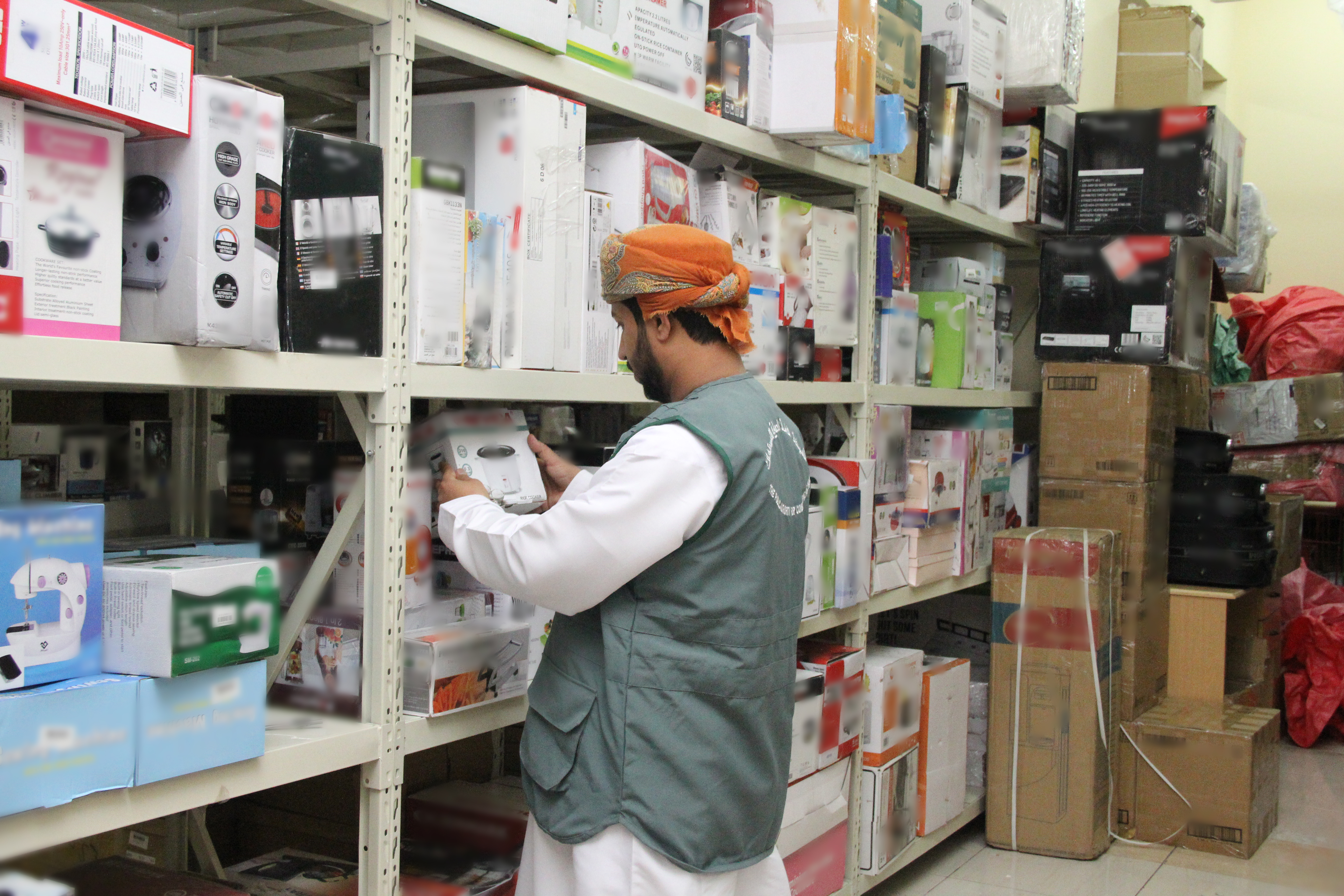 الشركات الأم كشفت حقيقته: موقع إلكتروني يبيع منتجات مقلدة في السلطنة