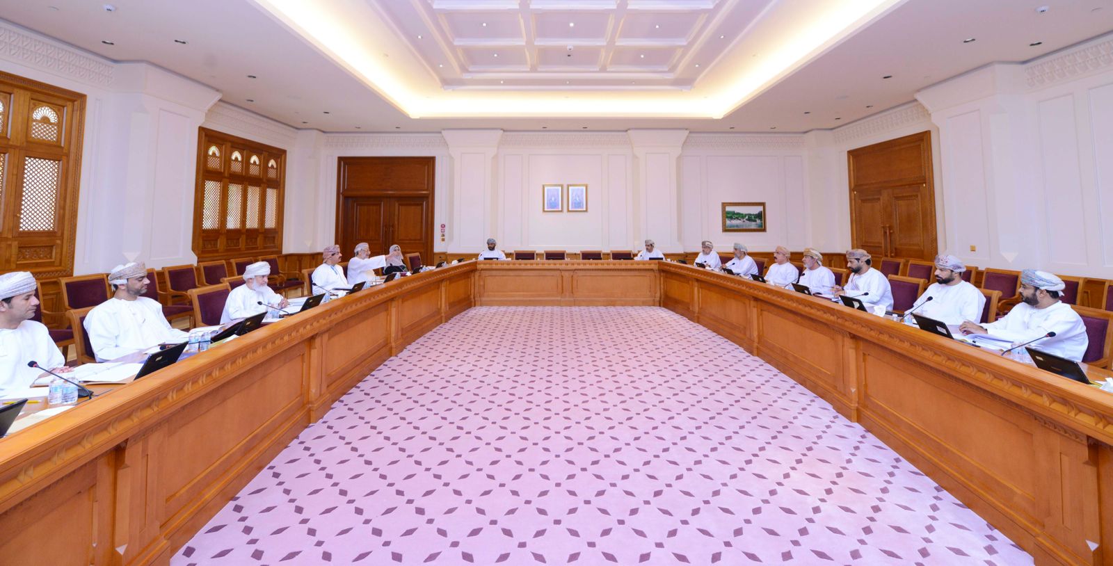 الدولة والشورى يتفقان على مواد الاختلاف في مشروعي “الحماية الاجتماعية والعمل”