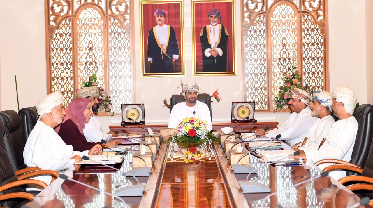 وزير الديوان يرأس اجتماعًا لمجلس الخدمة المدنية